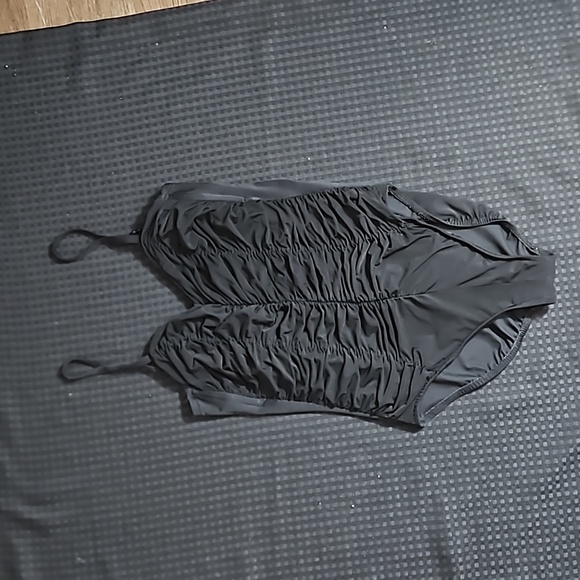 Lands' End , Black, one piece swimsuit, adjustable straps, size 14 - Picture 1 of 9